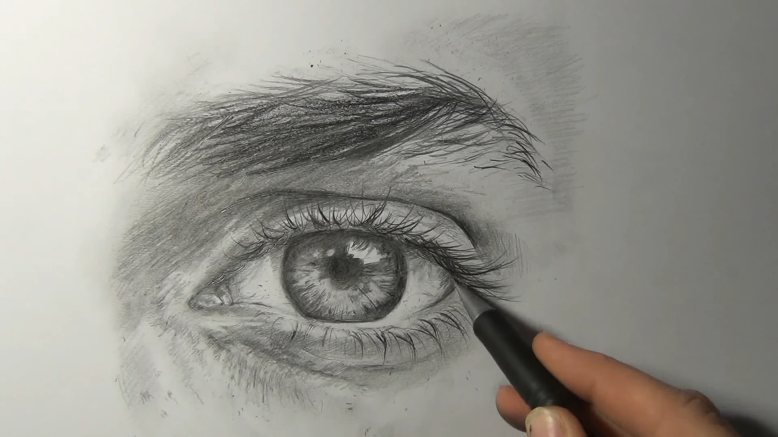 Портрет глаза карандашом